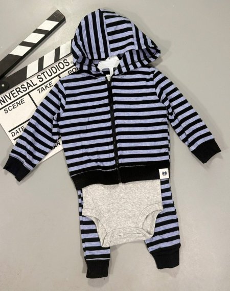 ازرق مع كحلي